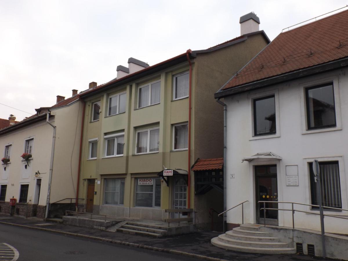 Vitalis Apartman Eger Exterior foto